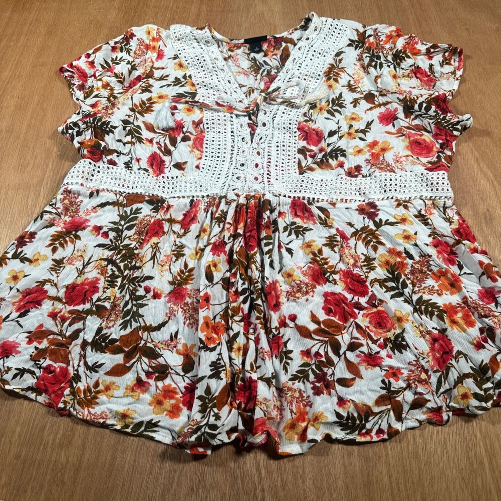 Torrid Floral Boho Peasant Blouse 3X White Rayon Crochet Lace Tassel Top